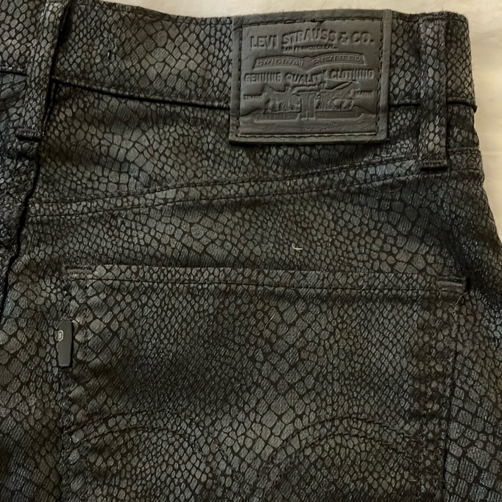 LEVI'S Mile High Super Skinny women's jeans. Size 28